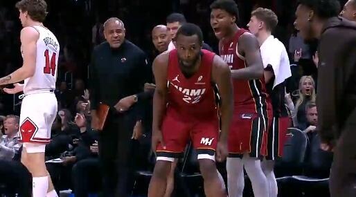 星空体育足球-辕门射戟！维金斯底角三分命中还造犯规 可惜加罚没有