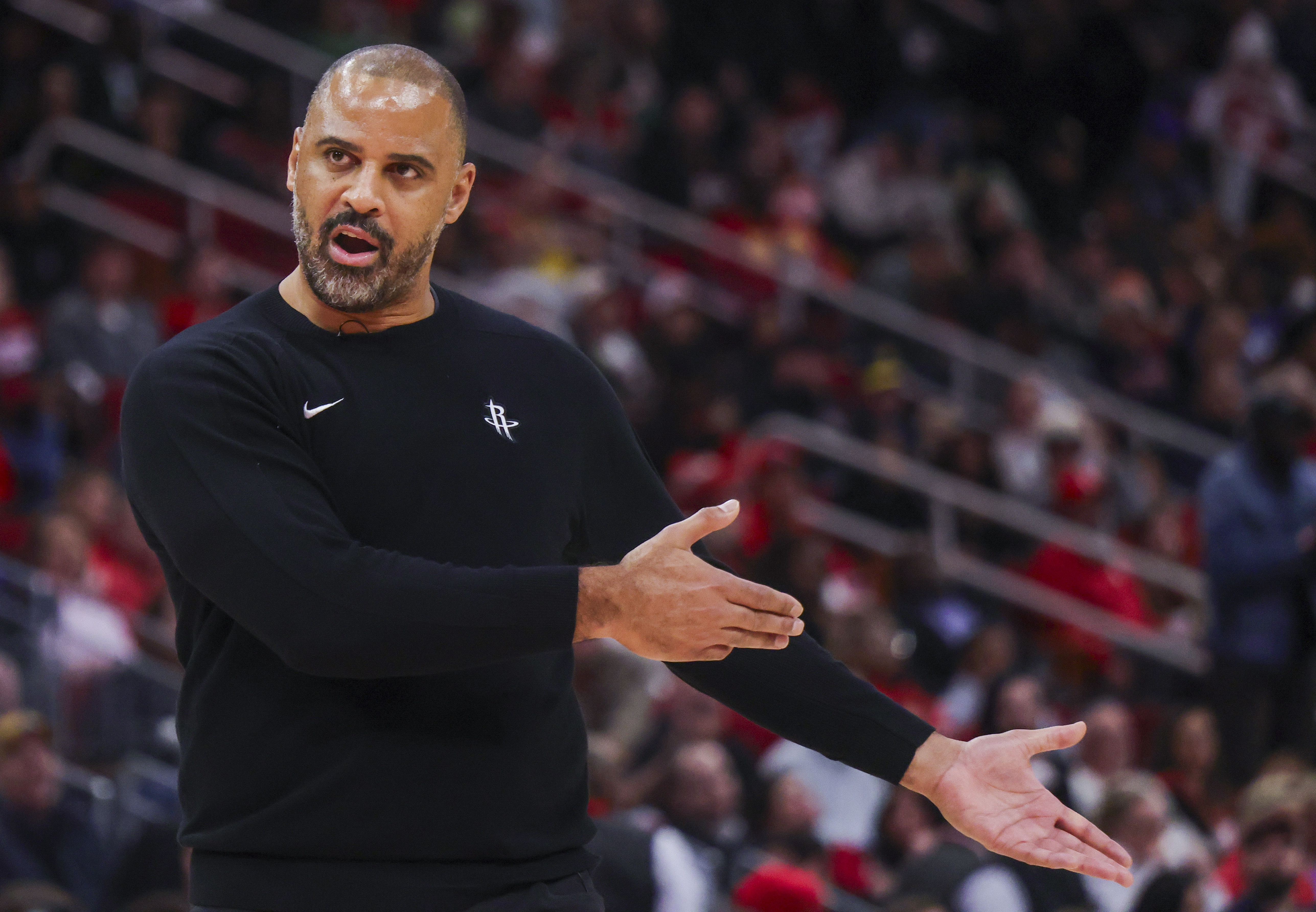 星空体育足球-火媒：乌度卡在进攻端一窍不通 但火箭管理层很喜欢他 他饭碗很稳